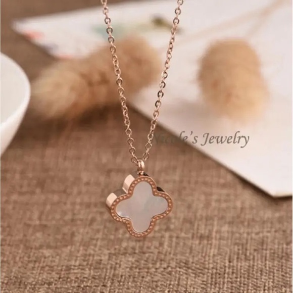 NEW Luxuriously Flower Four Leaf Clover Lucky Charm Necklace - Picture 2 of 14